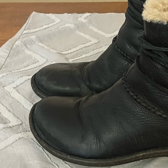 Ugg Caspia Leather And Sheepskin Boots Sz 7 - Picture 8 of 12